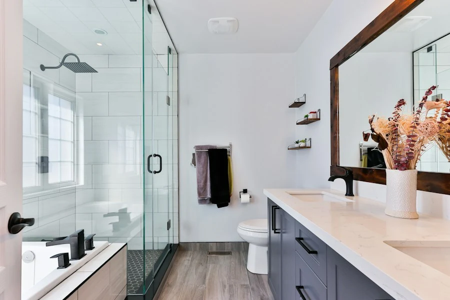 Kireçten arındırılmış temiz banyo seramikleri